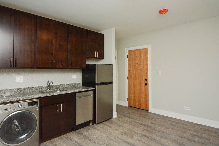 Building Photo - 434.5 W Belden Ave