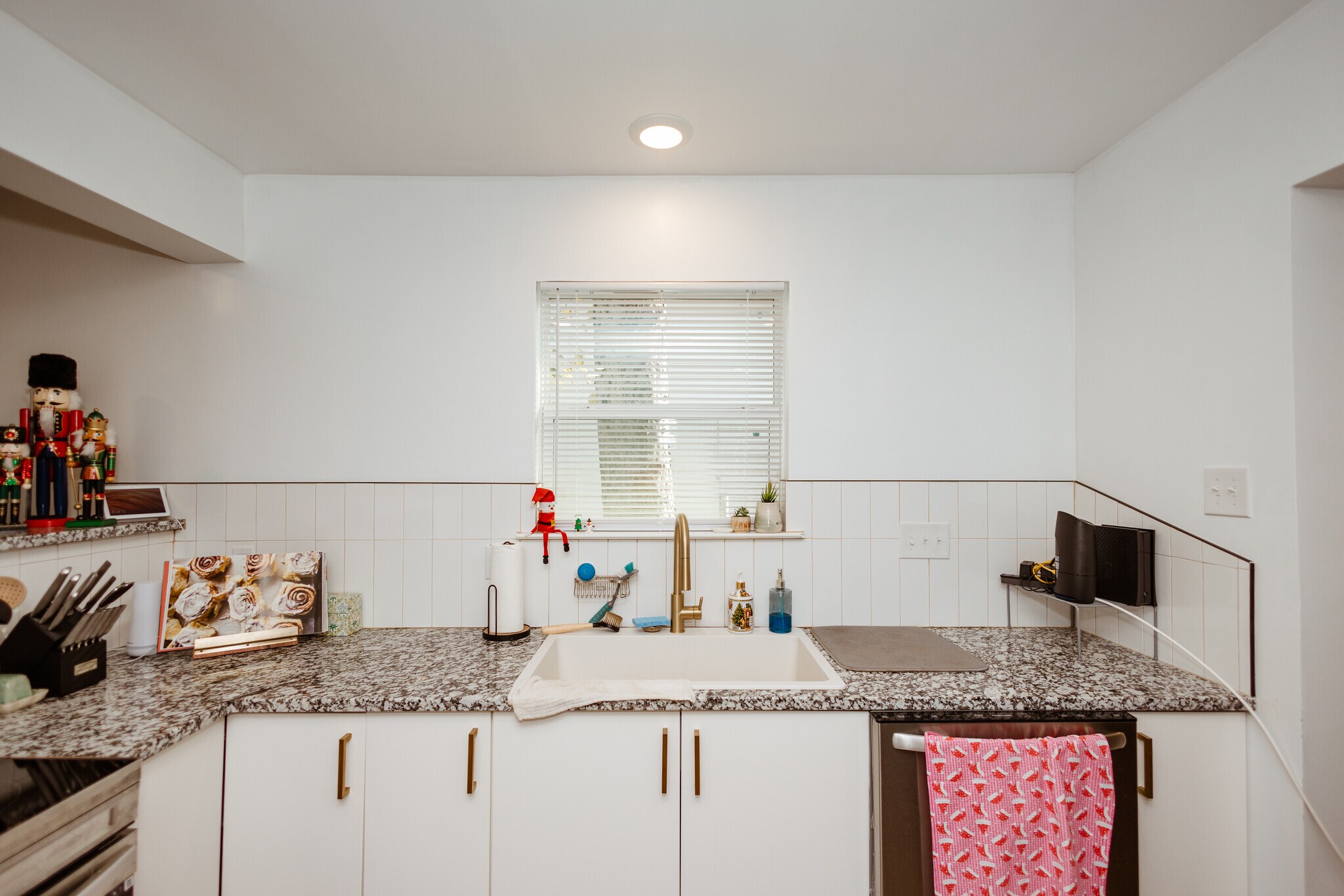 Building Photo - 3836 Leland Ave