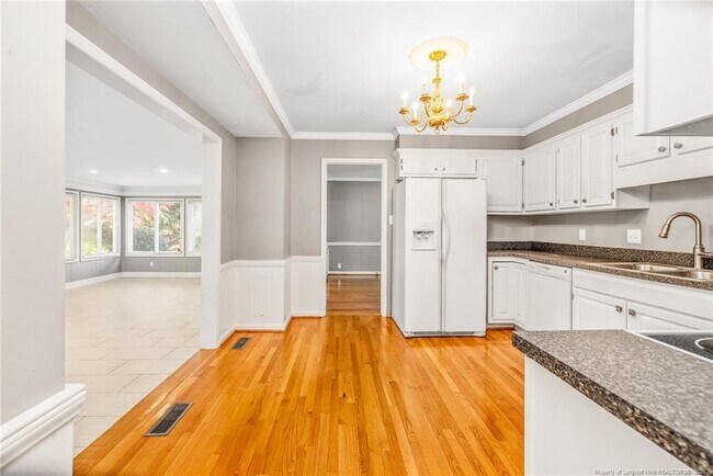 Building Photo - 2706 Huntington Rd