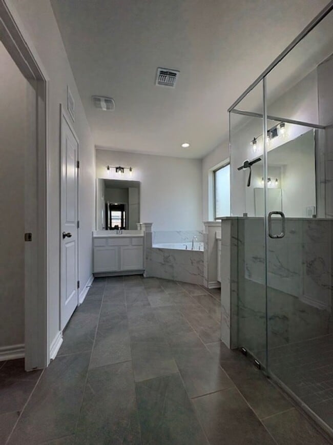 Building Photo - GORGEOUS NEWER HOME NEAR OSO BAY PRESERVE - MILITARY SPECIAL!