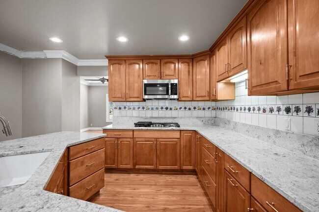 Building Photo - Beautiful Audubon 5 Bedroom Home! - Available now!