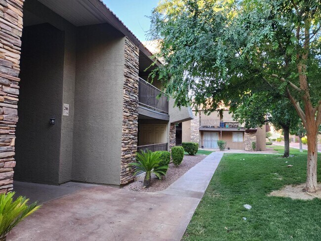 Building Photo - 4981 River Glen Dr