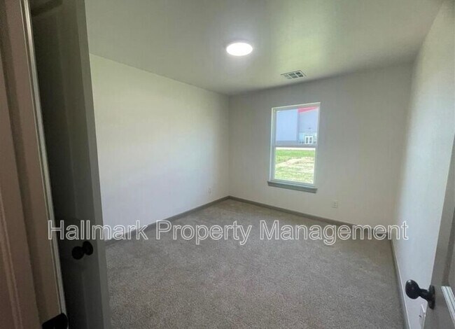 Building Photo - 5001 Misty Wood Ln