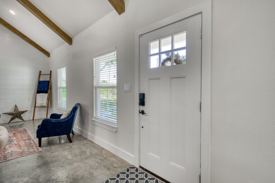 Building Photo - 8300 Lone Star Rd