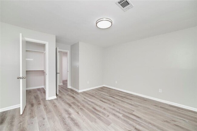 Building Photo - 355 Santa Fe Trail