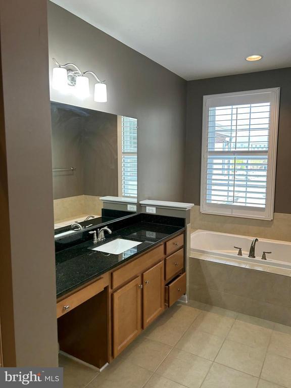 Building Photo - 44133 Peirosa Terrace