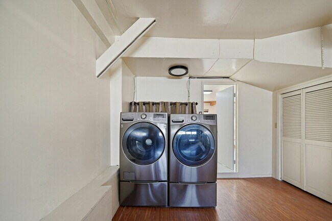 Building Photo - 72 Huntington Dr