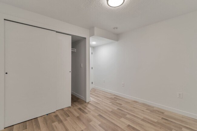 Building Photo - 2642-2642 S 800 E
