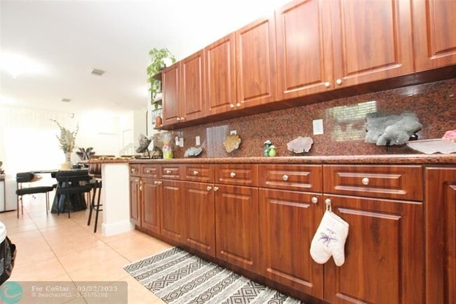 Building Photo - 1305 N 30th Ct