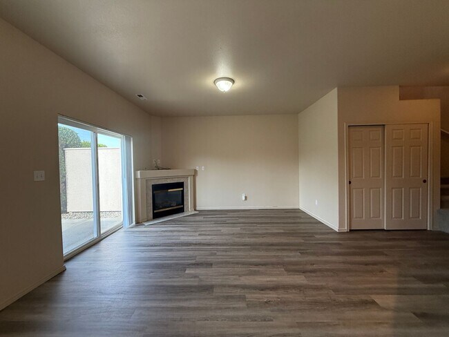 Building Photo - 9904 Mia Ln