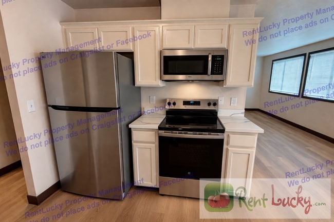 Building Photo - CFC (Russell)-Spanaway Duplex