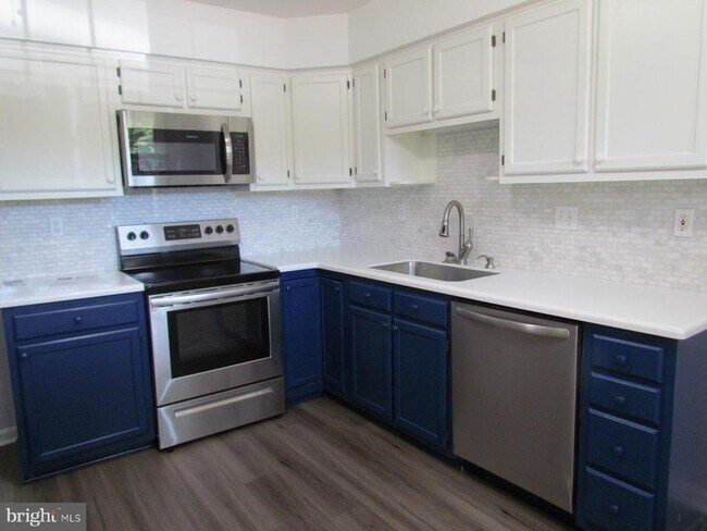 Building Photo - 13240 Clipper Cir