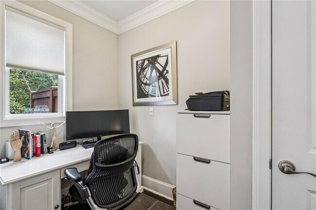 Building Photo - 1285 Linden Ct