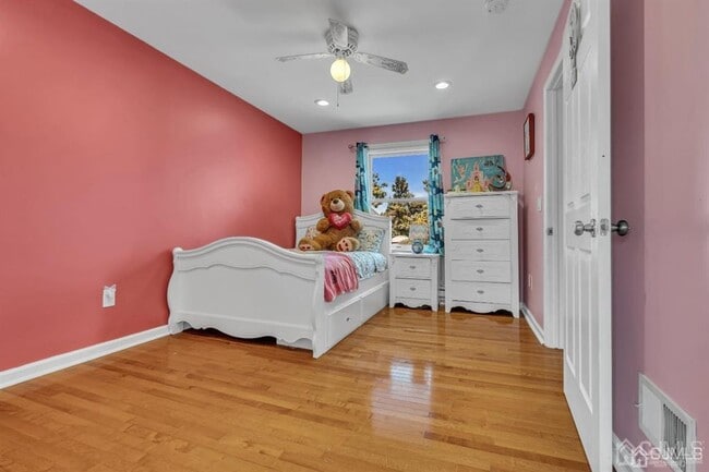 Building Photo - 47 Woodland Way