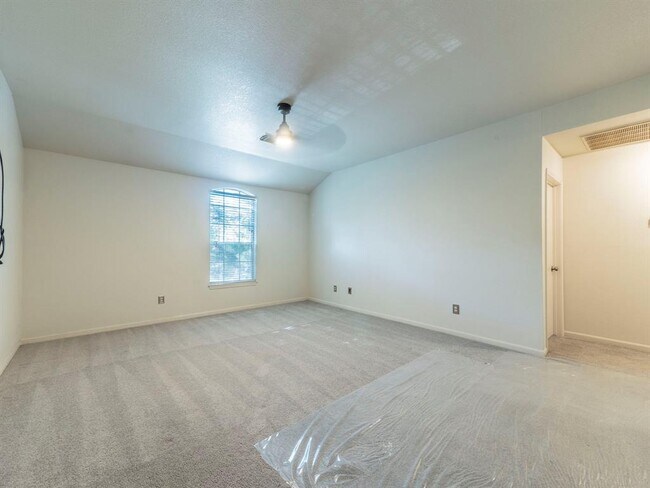 Building Photo - 2316 Logan Dr