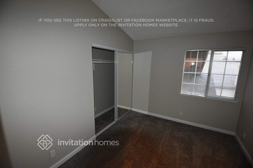 Building Photo - 242 Newport Cir