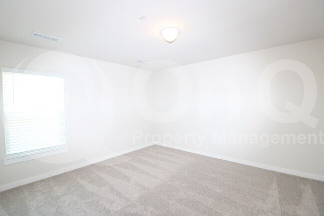 Building Photo - 330 Fire Rock Dr