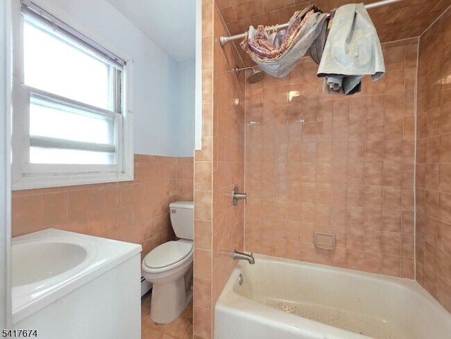 Building Photo - 8 Lincoln Ave