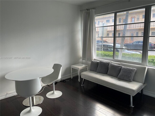 Building Photo - 621 11th St