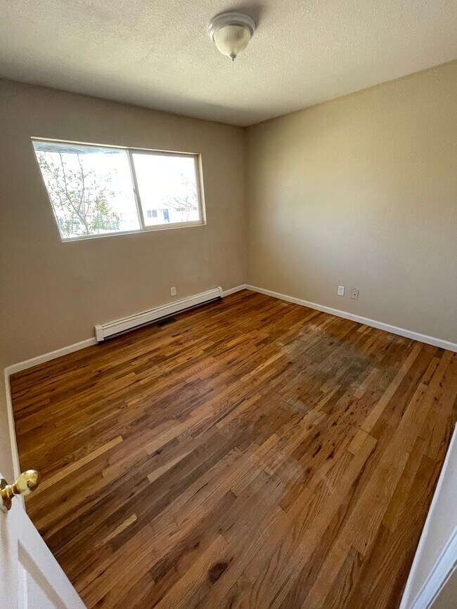 Building Photo - 616 Zion Dr