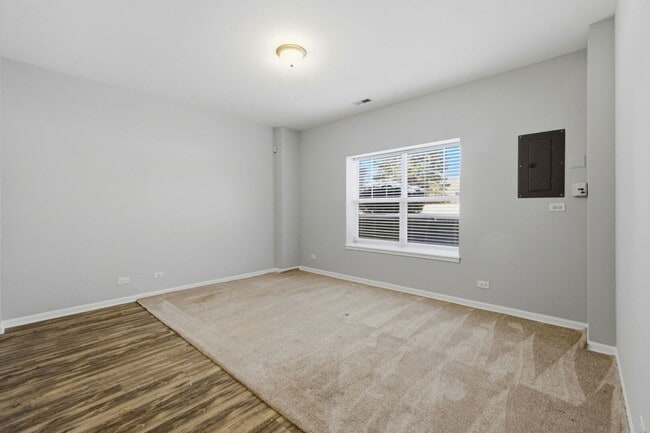 Building Photo - 218 Goldenrod Dr