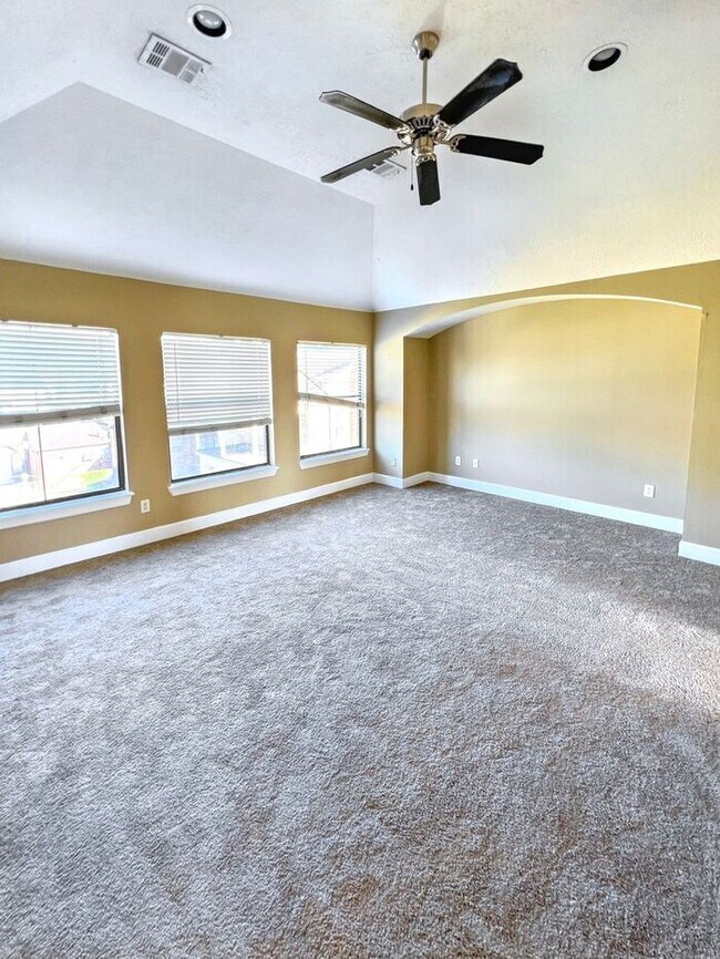 Building Photo - Welcome to your new house!