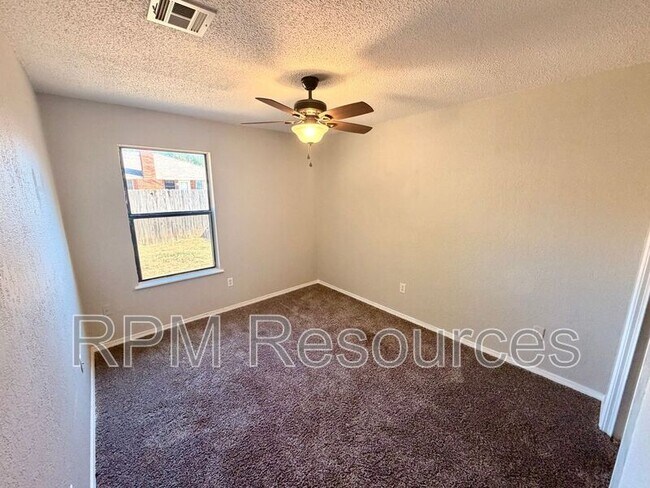 Building Photo - 957 W Tesio Way
