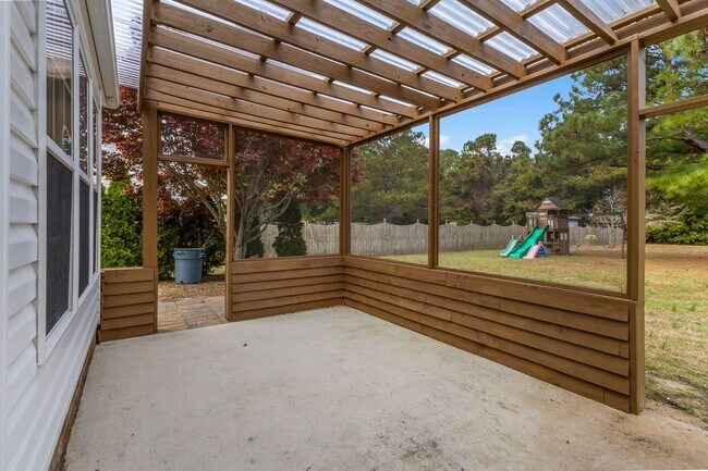 Building Photo - Farmhouse-Style Home Minutes from the Water | No HOA