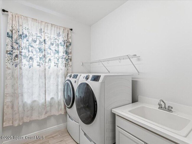 Building Photo - 7921 Mocan Ct