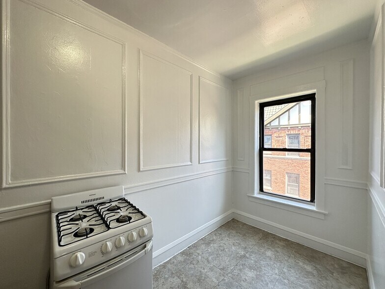 Building Photo - 3312 W Schubert Ave