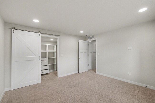 Building Photo - 2250 Marshfield Ln