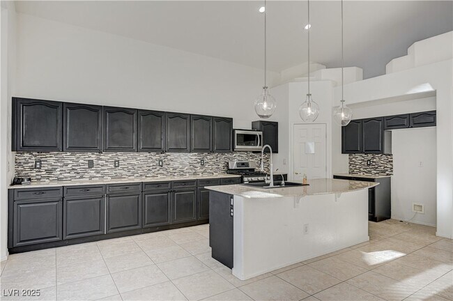 Building Photo - 57 Voltaire Ave