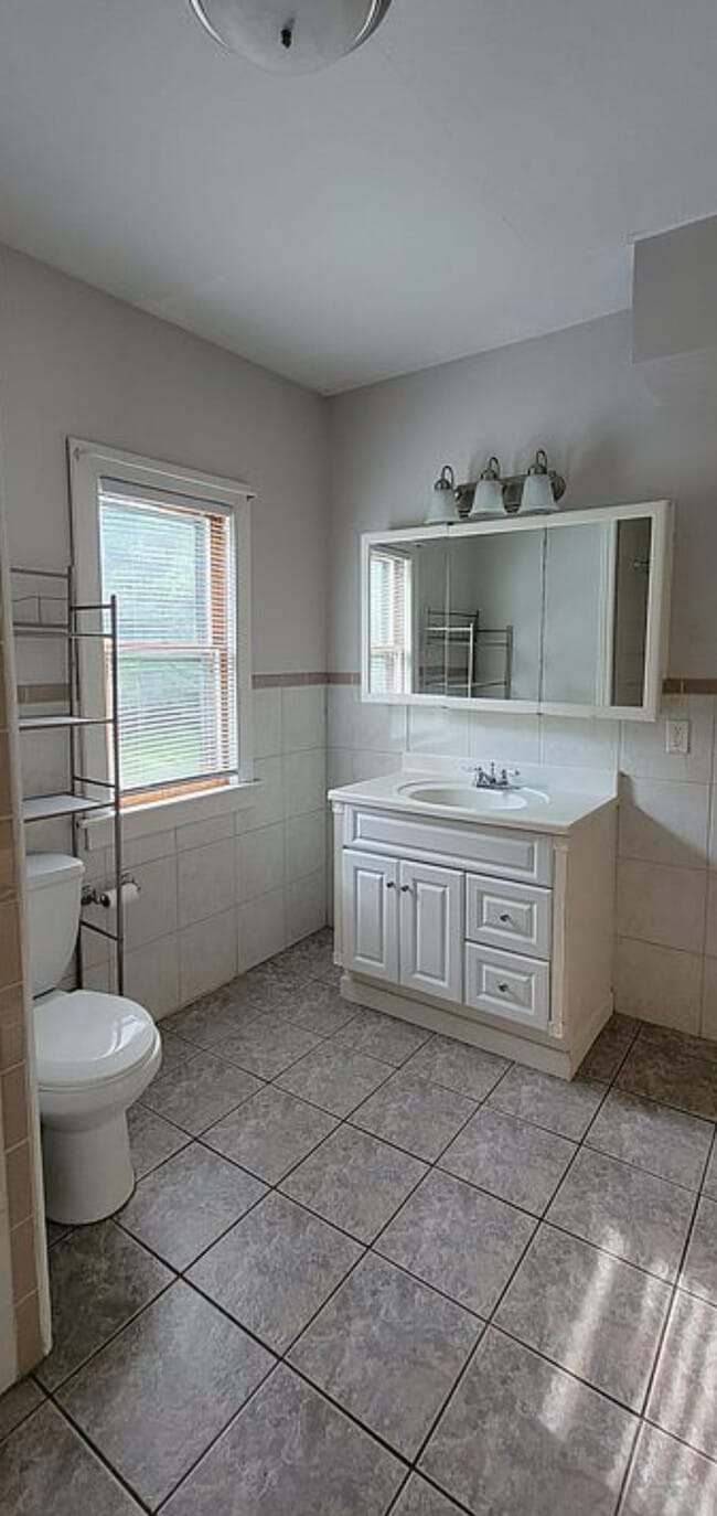 Building Photo - 15 Minden Ave