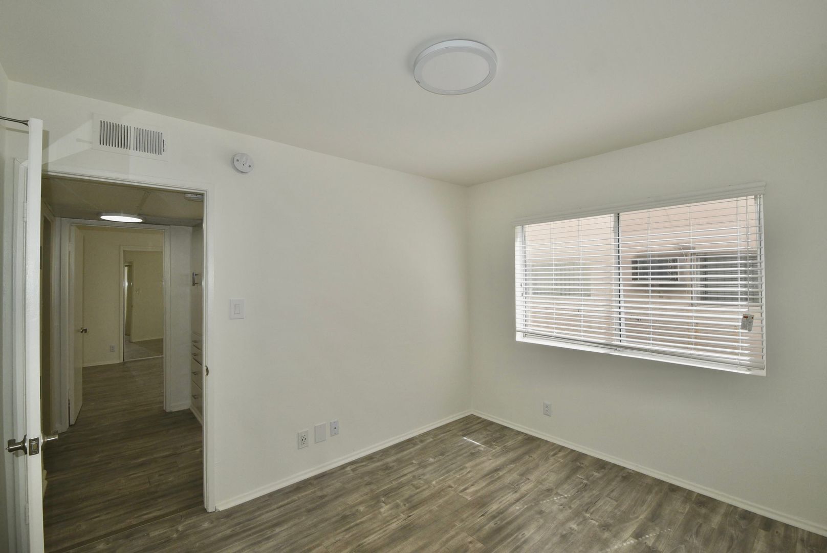 Building Photo - 14706 Dickens St