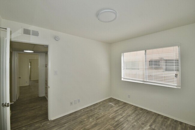 Building Photo - 14706 Dickens St