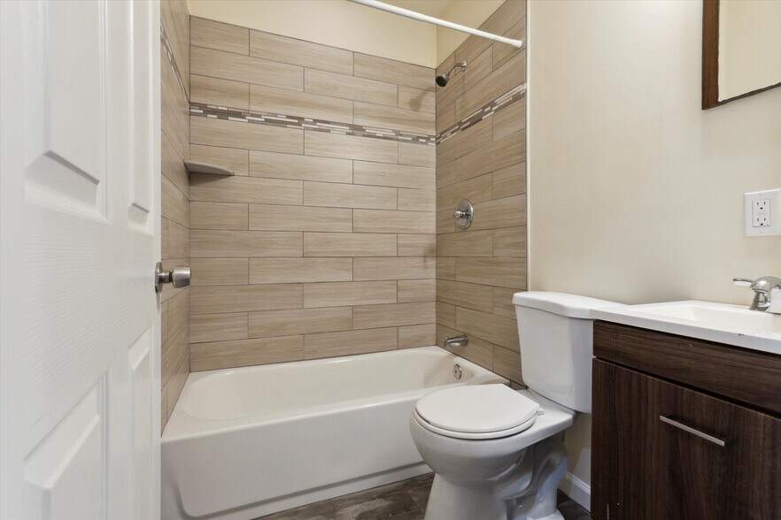 Building Photo - 1804 W Montgomery Ave