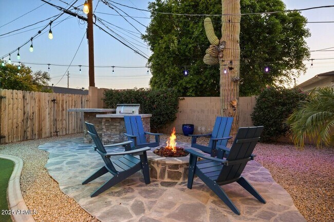 Building Photo - 6419 E Cambridge Ave