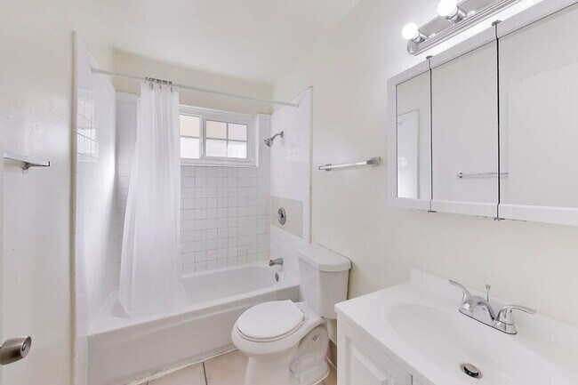 Building Photo - 5681 Hoffman Ct