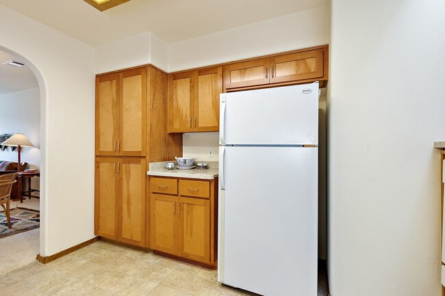 Building Photo - Mountain Meadows 2 Bedroom, 2 Bath Condomi...