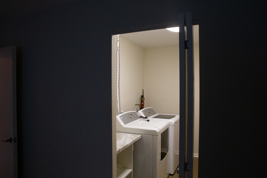 Full Washer & Dryer - 1640 Oakwood Dr
