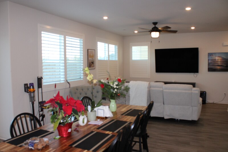 Building Photo - 26840 Red Dr