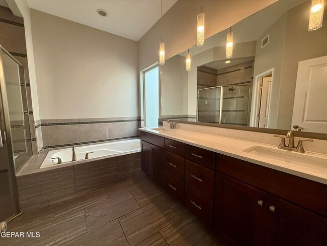 Building Photo - 1252 Desert Mirage Pl
