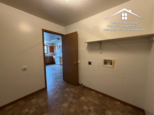 Building Photo - Gates Boulevard 2633–2635 Duplex