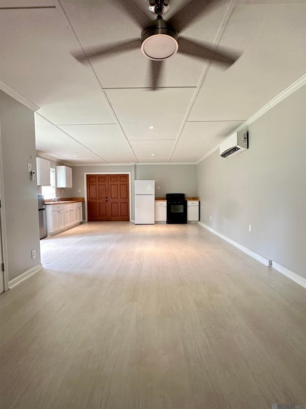 Building Photo - 376 Croydon Ave