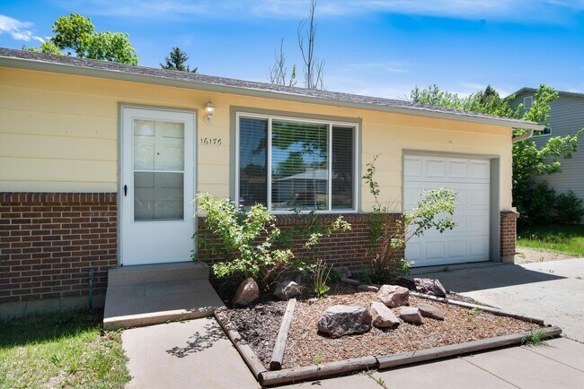 Building Photo - 16176 E Bates Dr