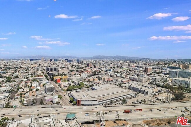 Building Photo - 900 W Olympic Blvd