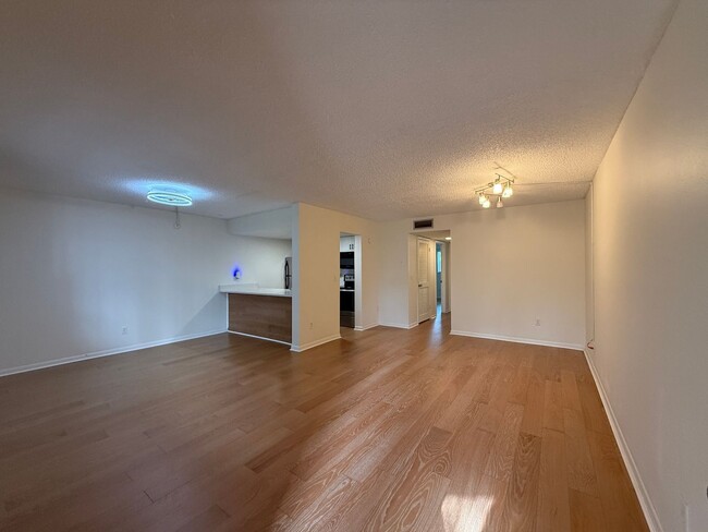 Building Photo - Great Largo 2/1 condo 55+ community