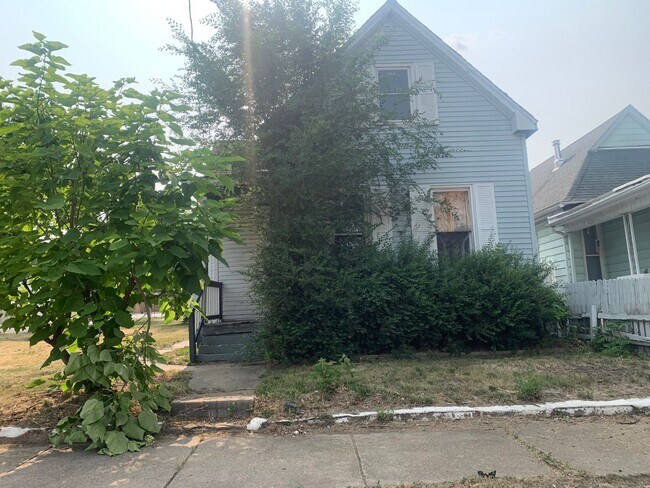 Building Photo - Welcome to the 3 Bedroom Home West Peoria