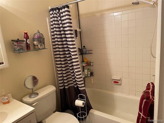 Building Photo - 2708 Glenbridge Ct