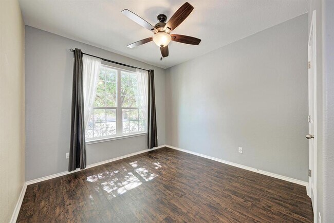 Building Photo - 1412 Berlin Ln